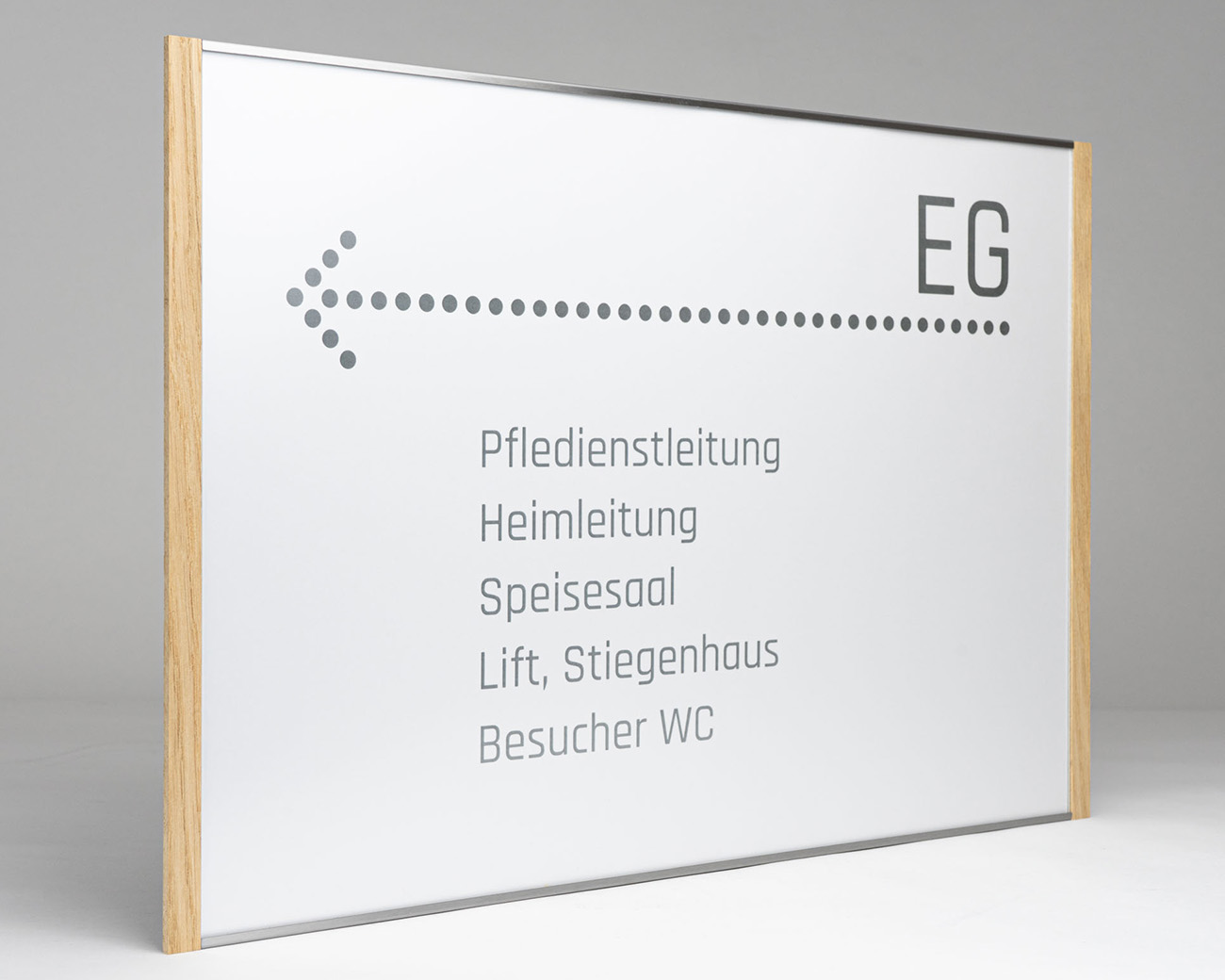 Infoschild NIRO.eiche